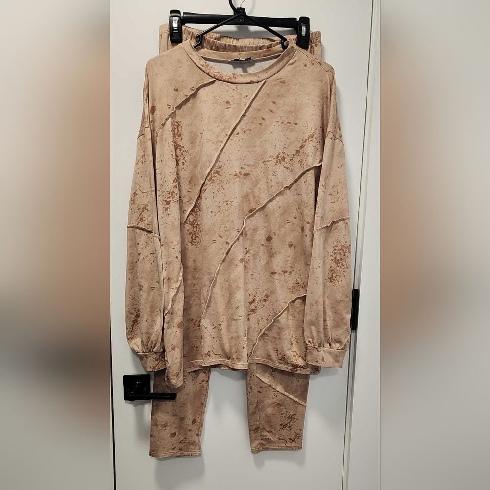 Beige Legging Set with Marble Print Size - XL - Picture 2 of 6